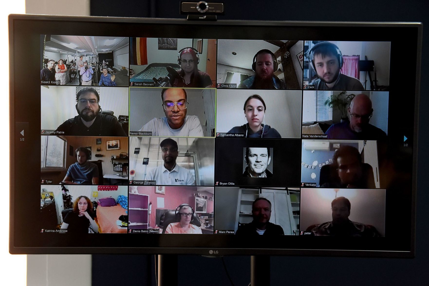 Mimin employees connect remotely for meeting